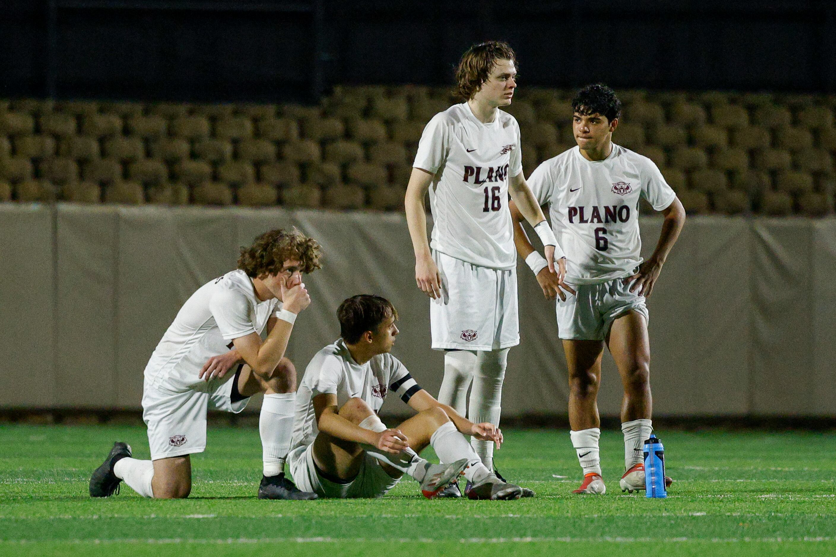 Plano players react after Plano forward Aaron Myers (13) misses a penalty kick during a...