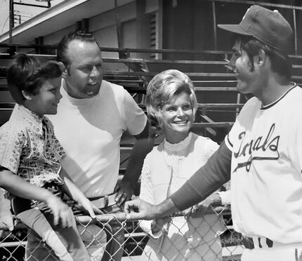 Bob Stiegler, his wife, Norma, and their son Greg chat with Lou Piniella of the Kansas City...