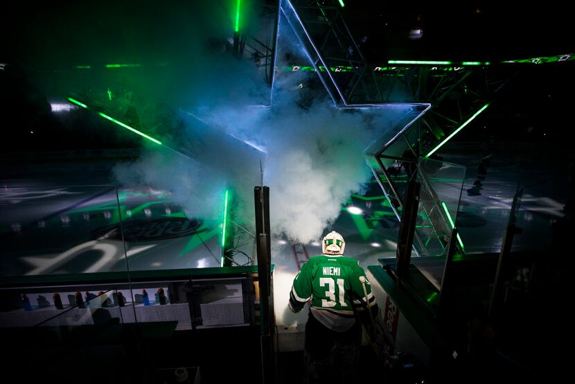 Dallas Stars goalie Antti Niemi (31) leads the team to the ice before facing the Calgary...