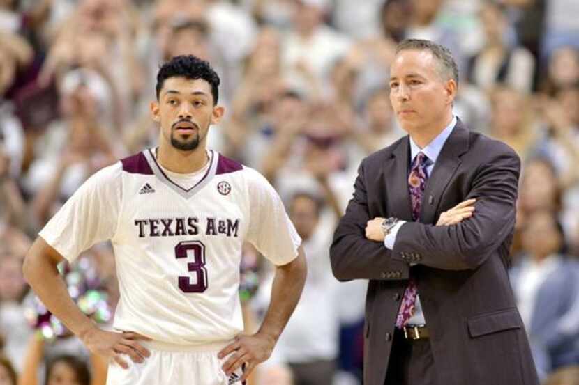 Texas A&M guard Alex Robinson (3) stands with Aggie coach Billy Kennedy during a free throw...