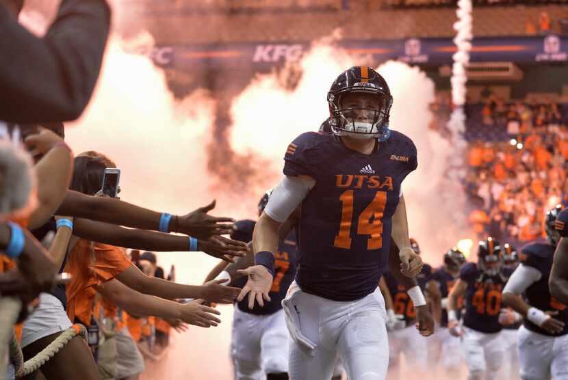 Texas-San Antonio quarterback Dalton Sturm (14) runs onto the field before an NCAA college...