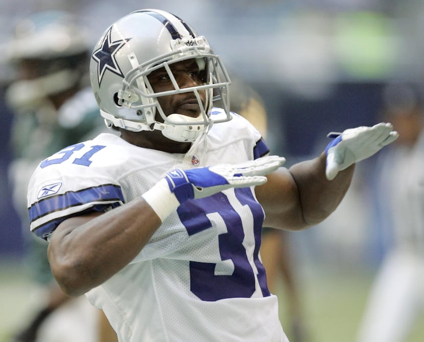 Cowboys' Roy Williams gestures to the Philadelphia sideline after stopping L.J. Smith (82)...