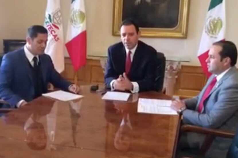 El gobernador del estado de Zacatecas Alejandro Tello con funcionarios de su estado...