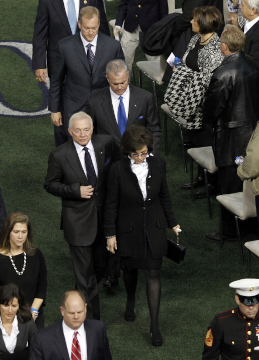 Dallas Cowboys owner and general manager Jerry Jones and family (from front to back) Gene...