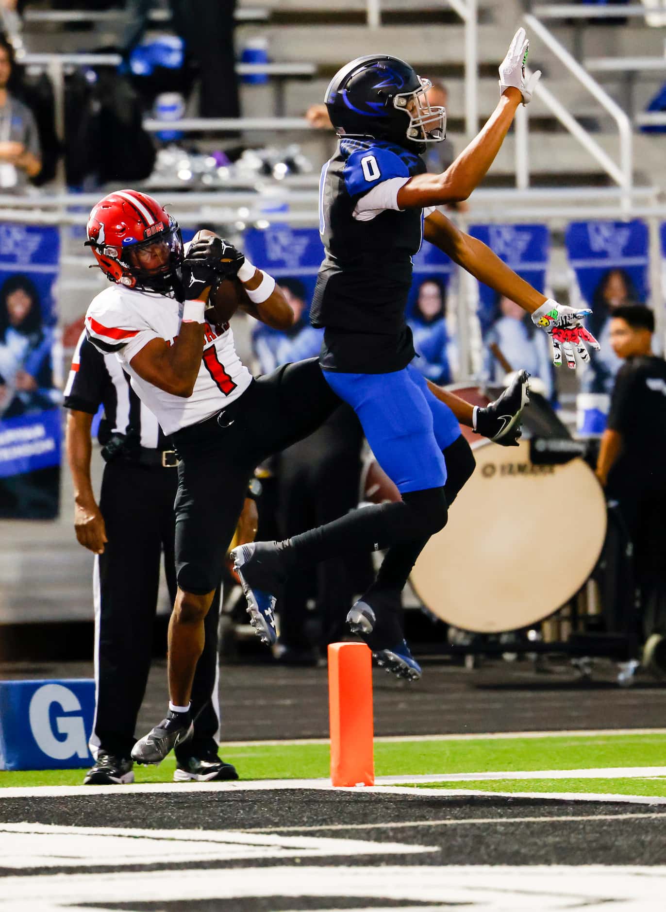 Mesquite Horn’s wide receiver Chris Dawn (1) catches a touchdown pass against North Forney’s...