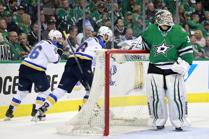 Dallas Stars goalie Antti Niemi (31) looks to the replay after being scored on by St. Louis...