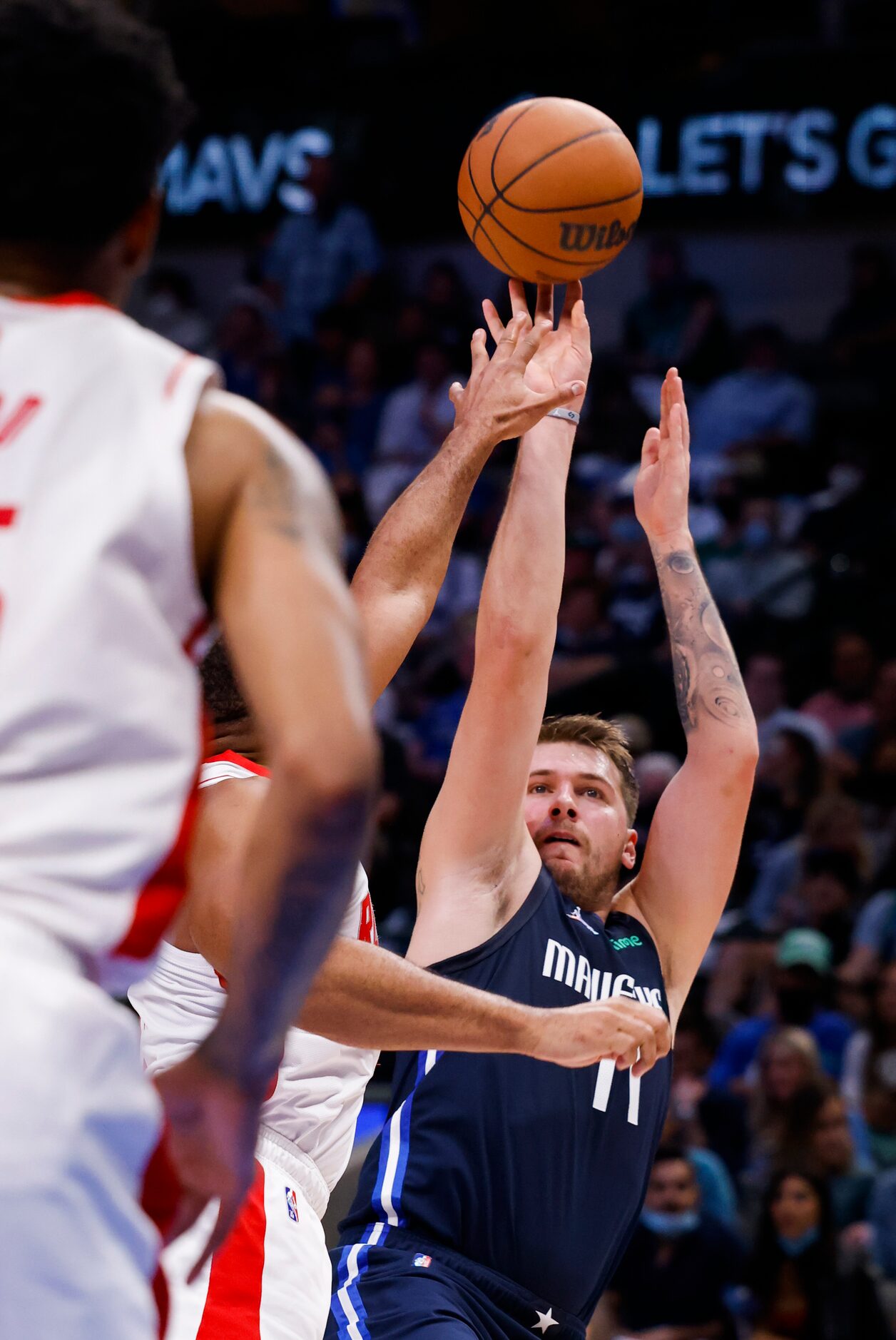 Dallas Mavericks guard Luka Dončić (77) shoots during the fourth quarter of the Dallas...