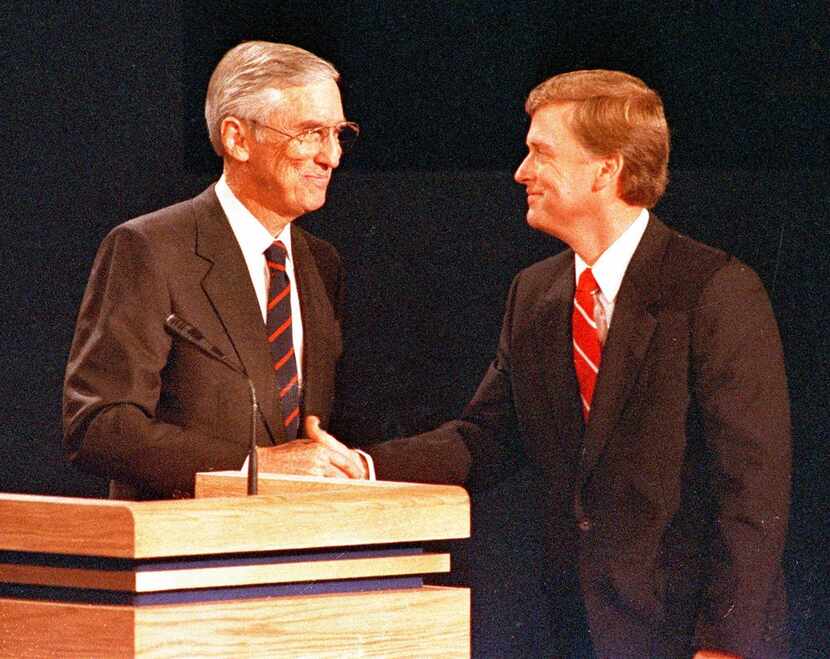 Sen. Lloyd Bentsen (left) and Sen. Dan Quayle shake hands Oct. 6, 1988, after their vice...
