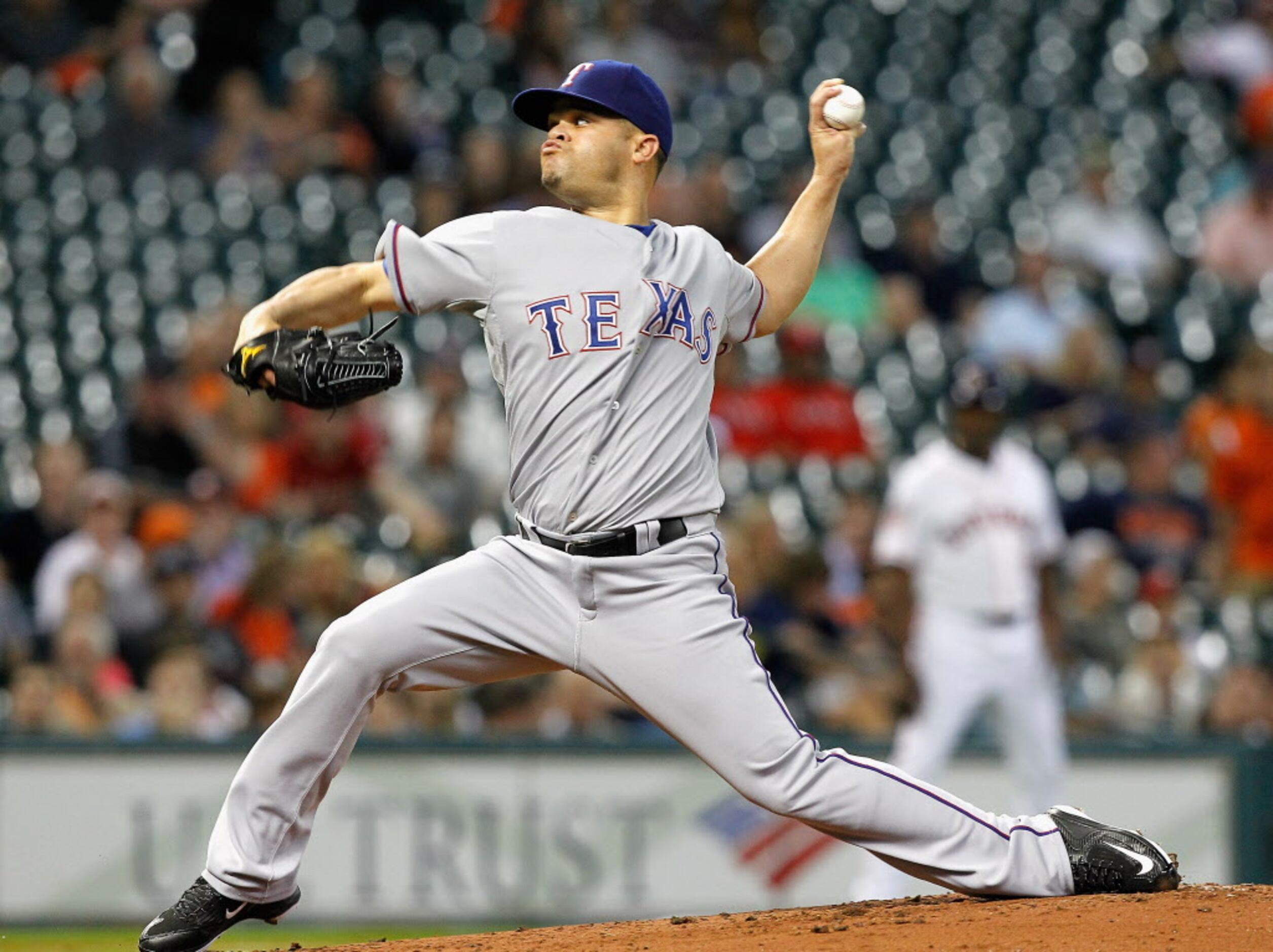 Rangers' Roy Oswalt Wins 2012 Debut 