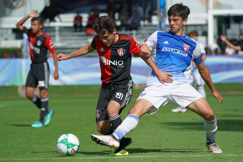 Diego Letayf of the FC Dallas Academy playing against Atlas in the 2018 Torneo Internacional.