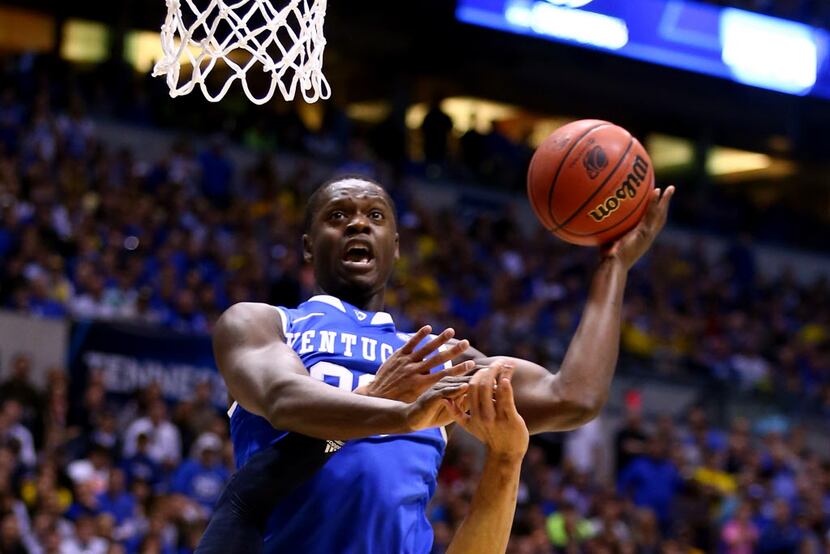 INDIANAPOLIS, IN - MARCH 30:  Julius Randle #30 of the Kentucky Wildcats shoots the ball...