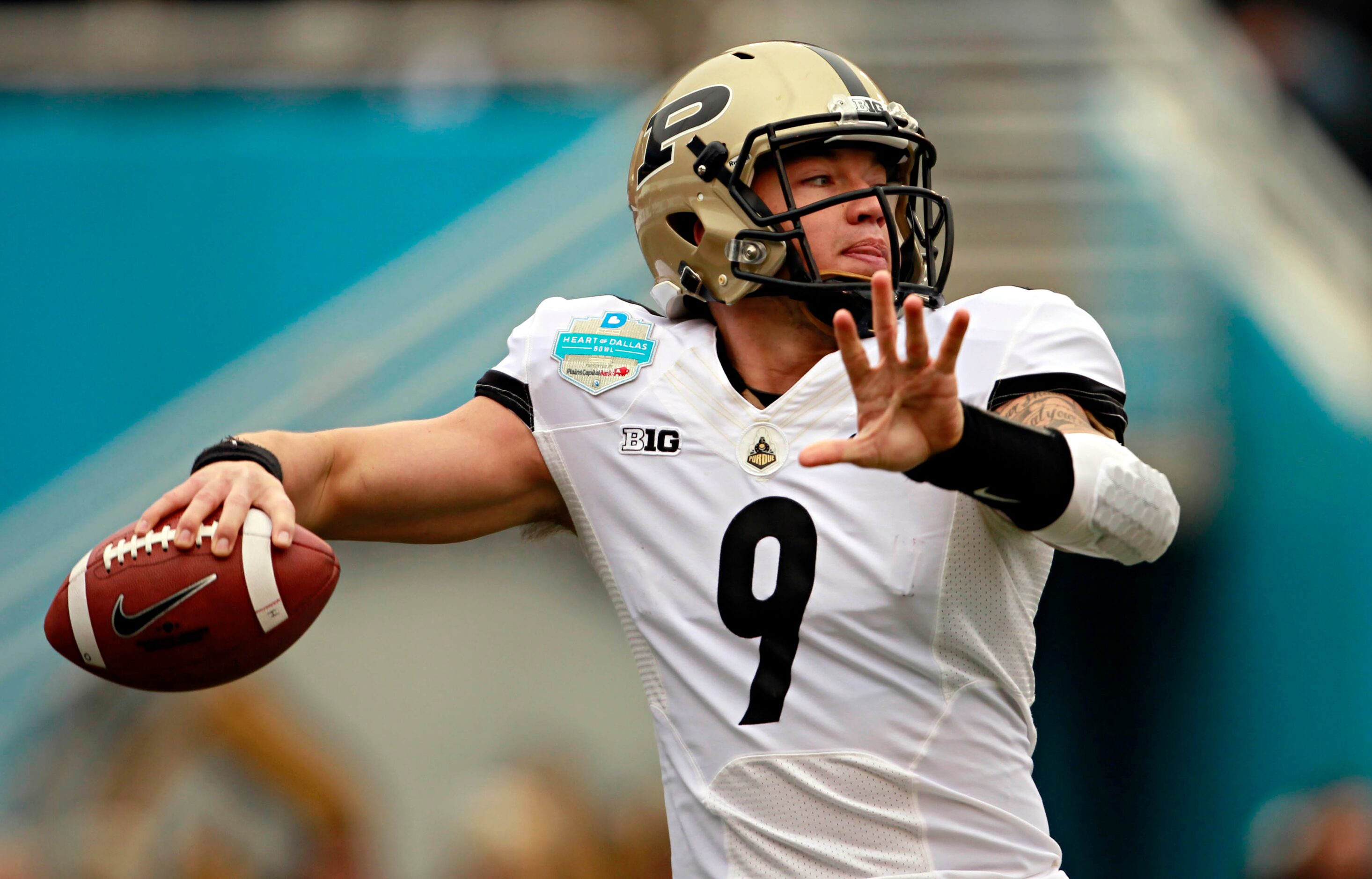 Purdue Boilermakers quarterback Robert Marve (9) looks to pass during the first half of the...