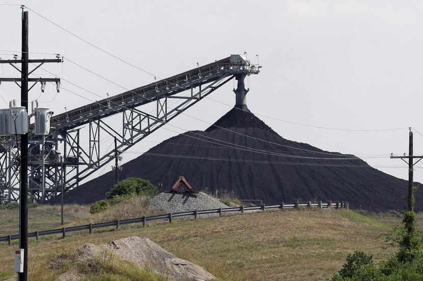  A coal mine owned by Energy Future Holdings' subsidiary Luminant in Tatum. (AP Photo/LM...