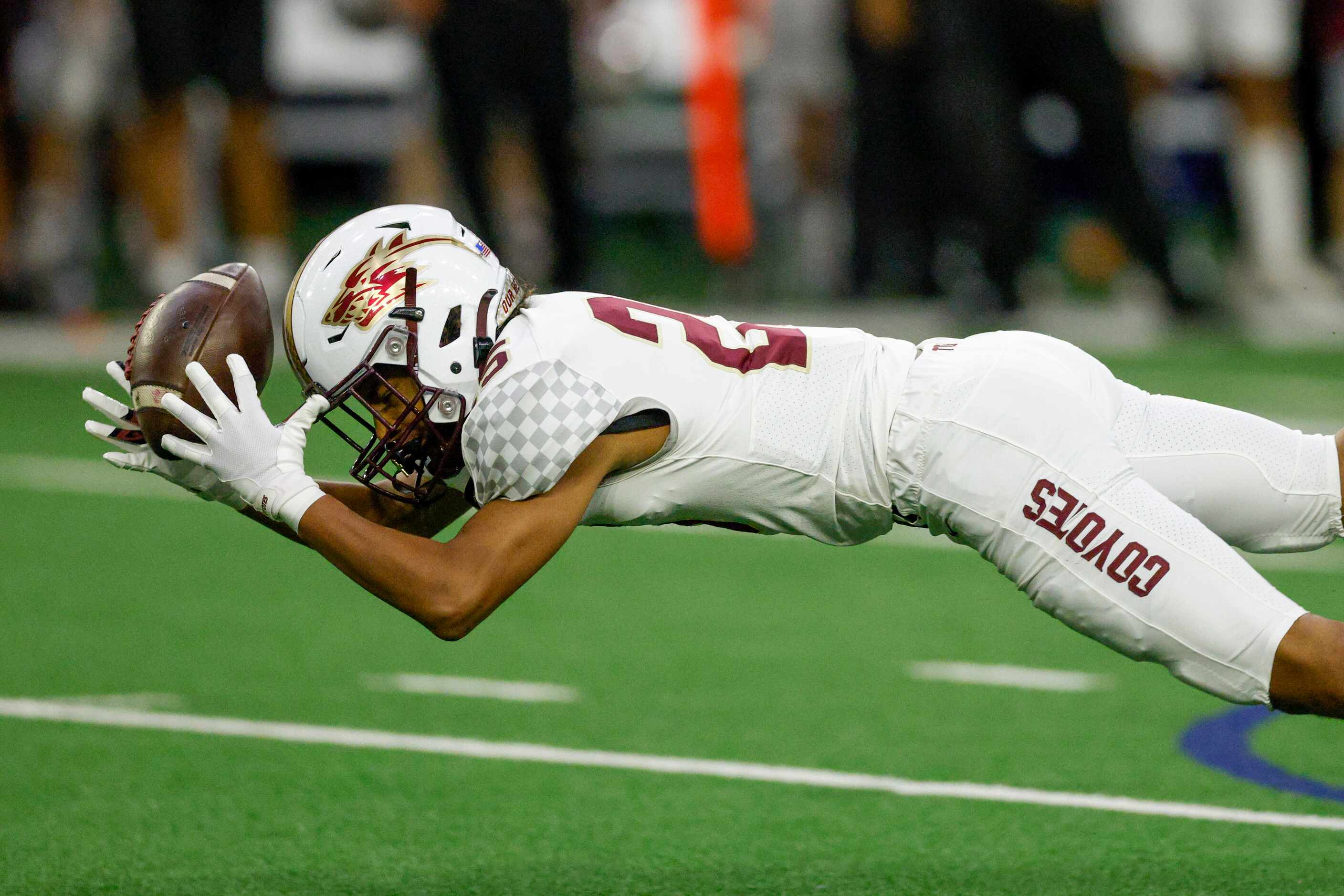 Frisco Heritage wide receiver Vincent Hooper (25) fails to complete a catch as he dives...