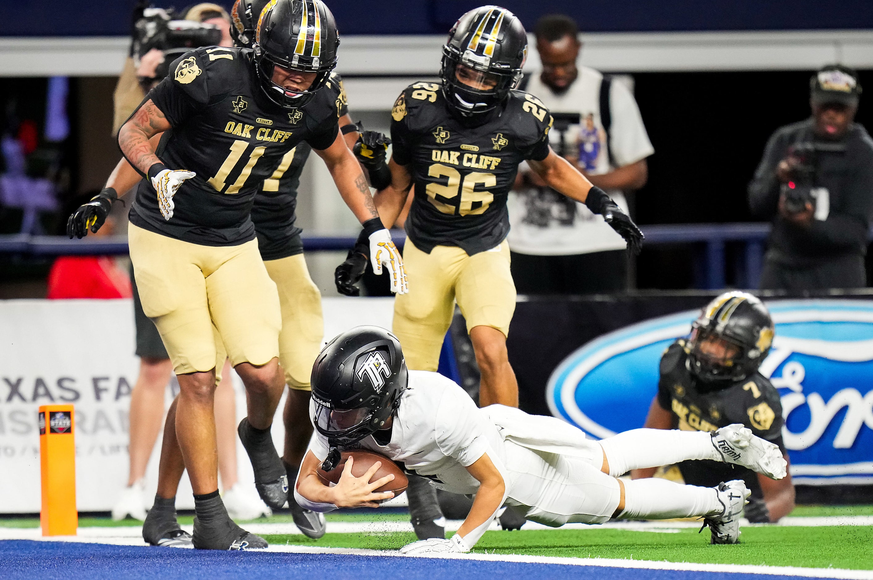 Richmond Randle's Keilan Sweeny (4) scores on a touchdown run past South Oak Cliff defensive...