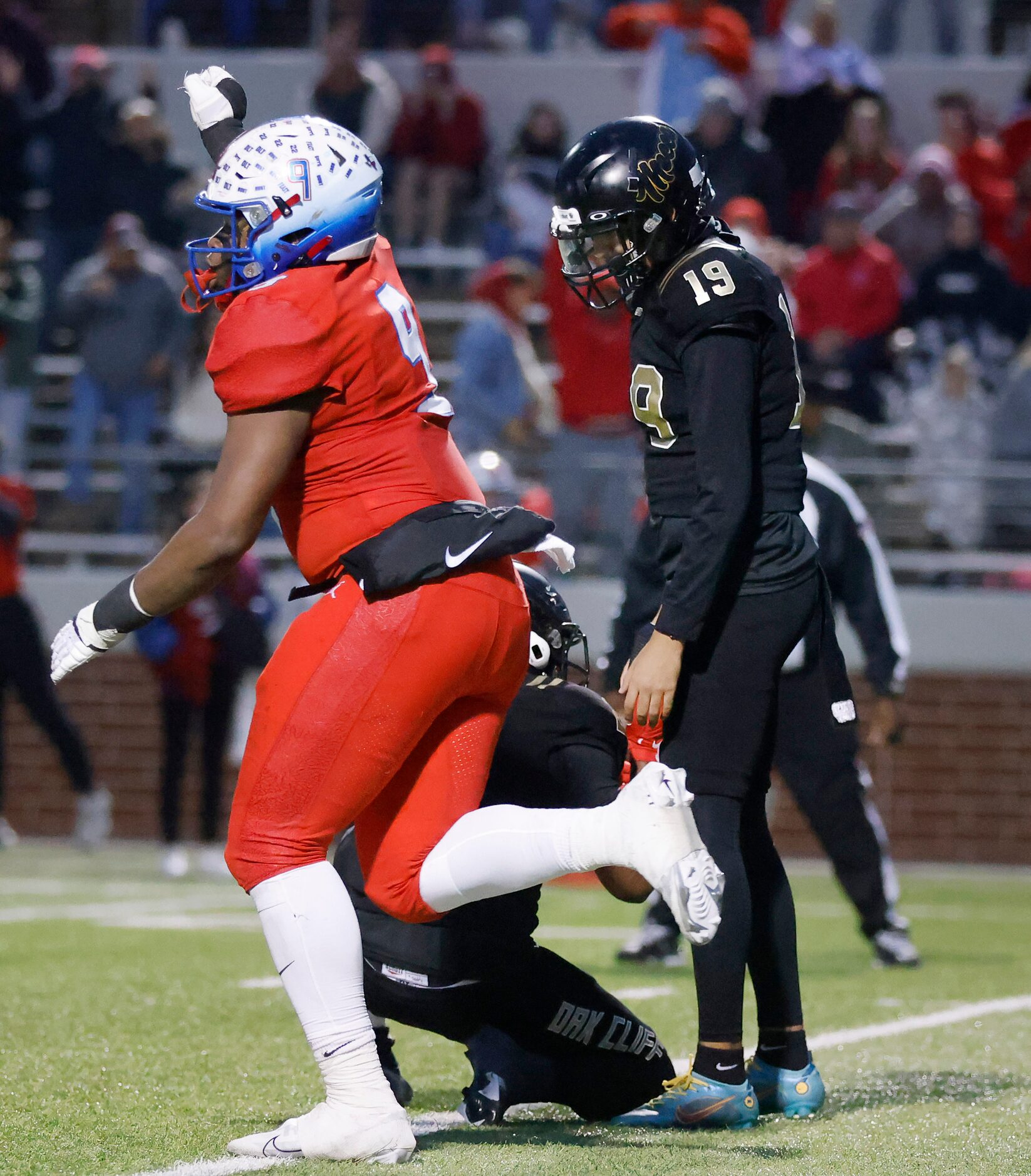 South Oak Cliff kicker Diego Varela (19) reacts after missing a late fourth quarter field...