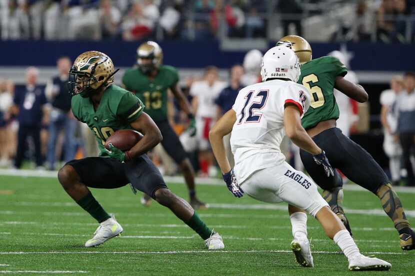 DeSoto defensive back Caleb Abrom (10) intercepts a pass in the third quarter during a high...