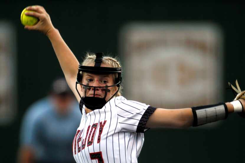 Lovejoy pitcher Jade Owens (7) delivers a pitch to a Hallsville batter during the top of the...