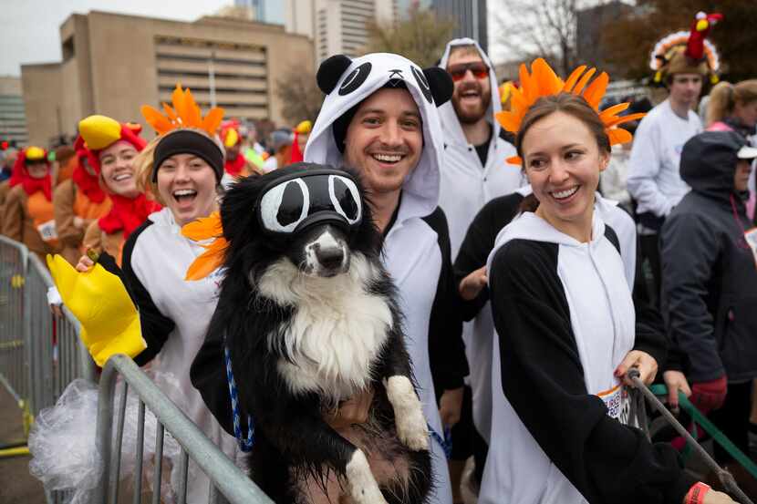 Kevin Kopf (center) and Kali Kopf (right) before the start of the YMCA Turkey Trot on Nov....