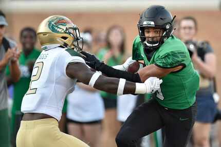 North Texas sophomore wide receiver Jalen Guyton (9) runs for more yards after catching a...