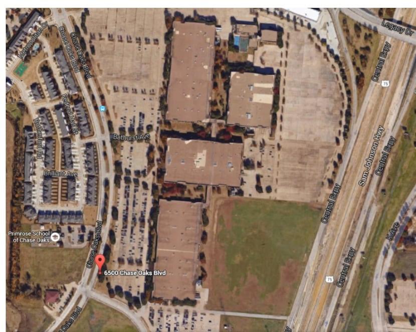  Texas Instrumentâs Plano plant is at U.S. 75 and Legacy Drive and contains almost 1...