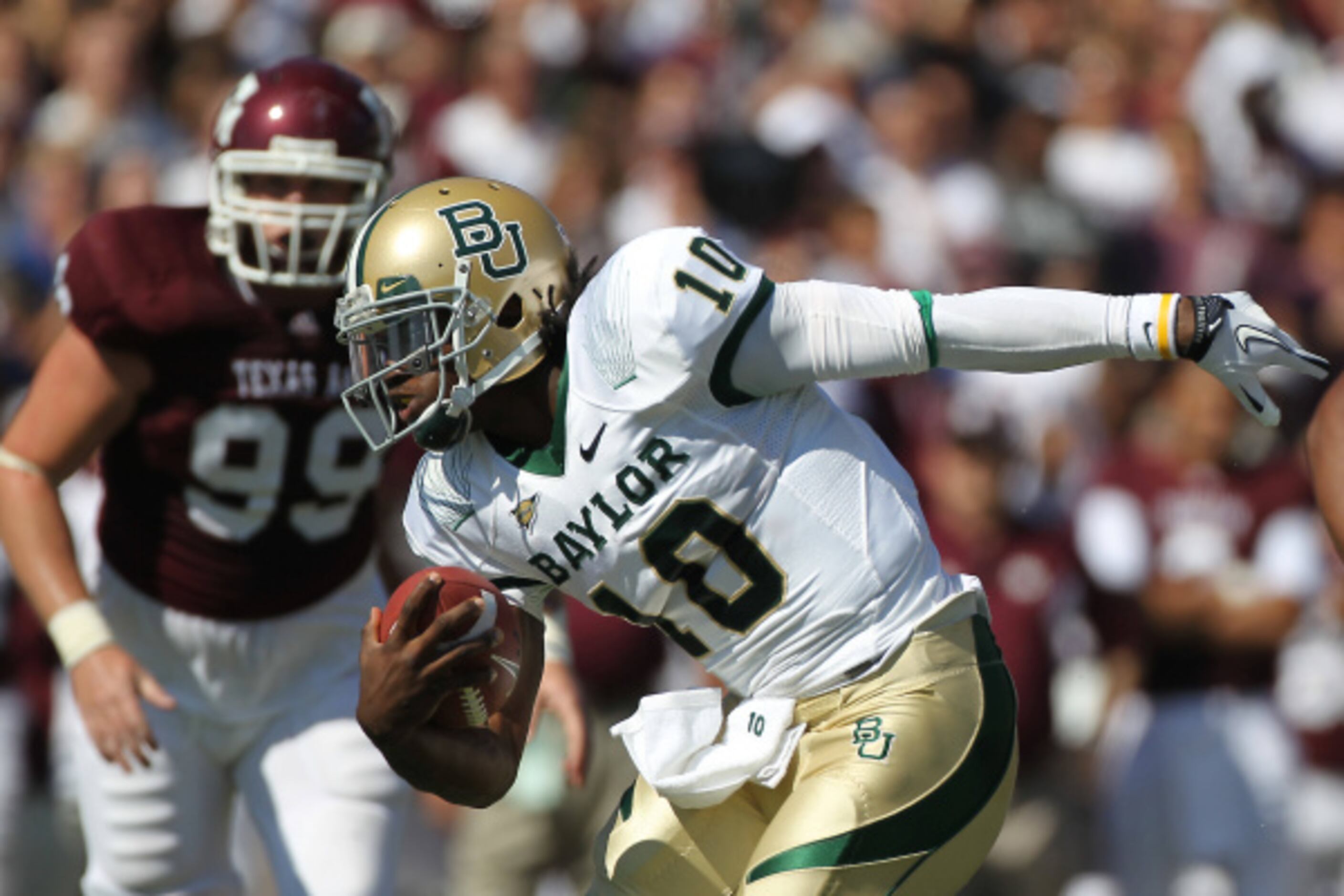 Baylor's new stadium topped off with RGIII statue