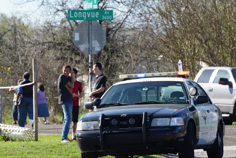  Dallas police are investigating a fatal shooting Monday afternoon. (Jeff Smith/NBC-5)