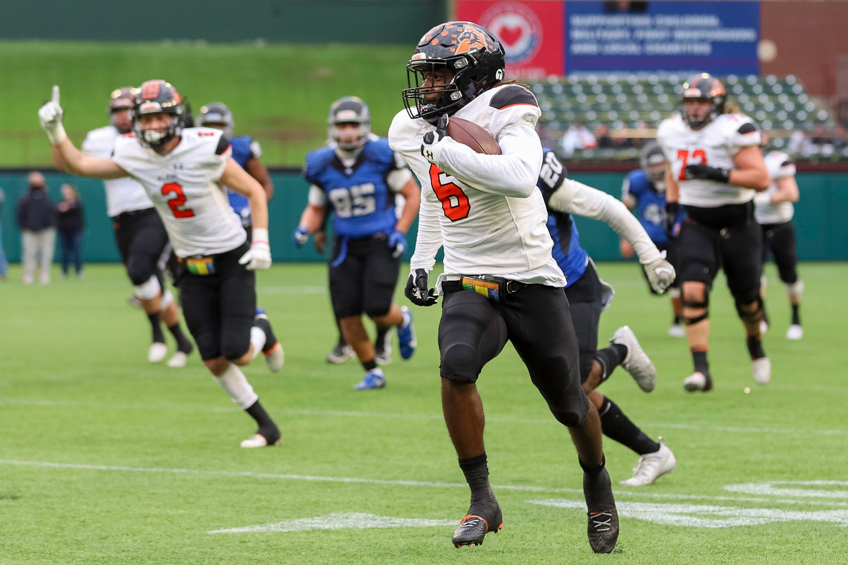 Aledo running back DeMarco Roberts (6) breaks free for a touchdown ahead of North Forney...