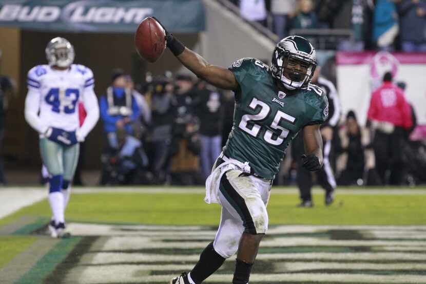 Philadelphia Eagles running back LeSean McCoy (25) scores a touchdown during the second half...