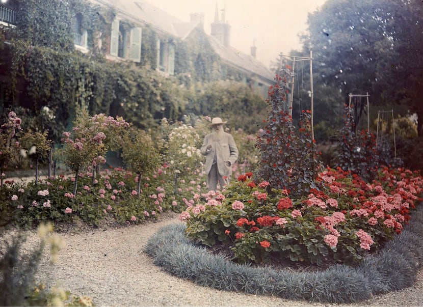 Claude Monet in front of his house in Giverny
1921
Autochrome 
