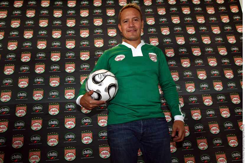 Luis Hernández y otras ex figuras del futbol mexicano estarán en mayo en Dallas. Foto...