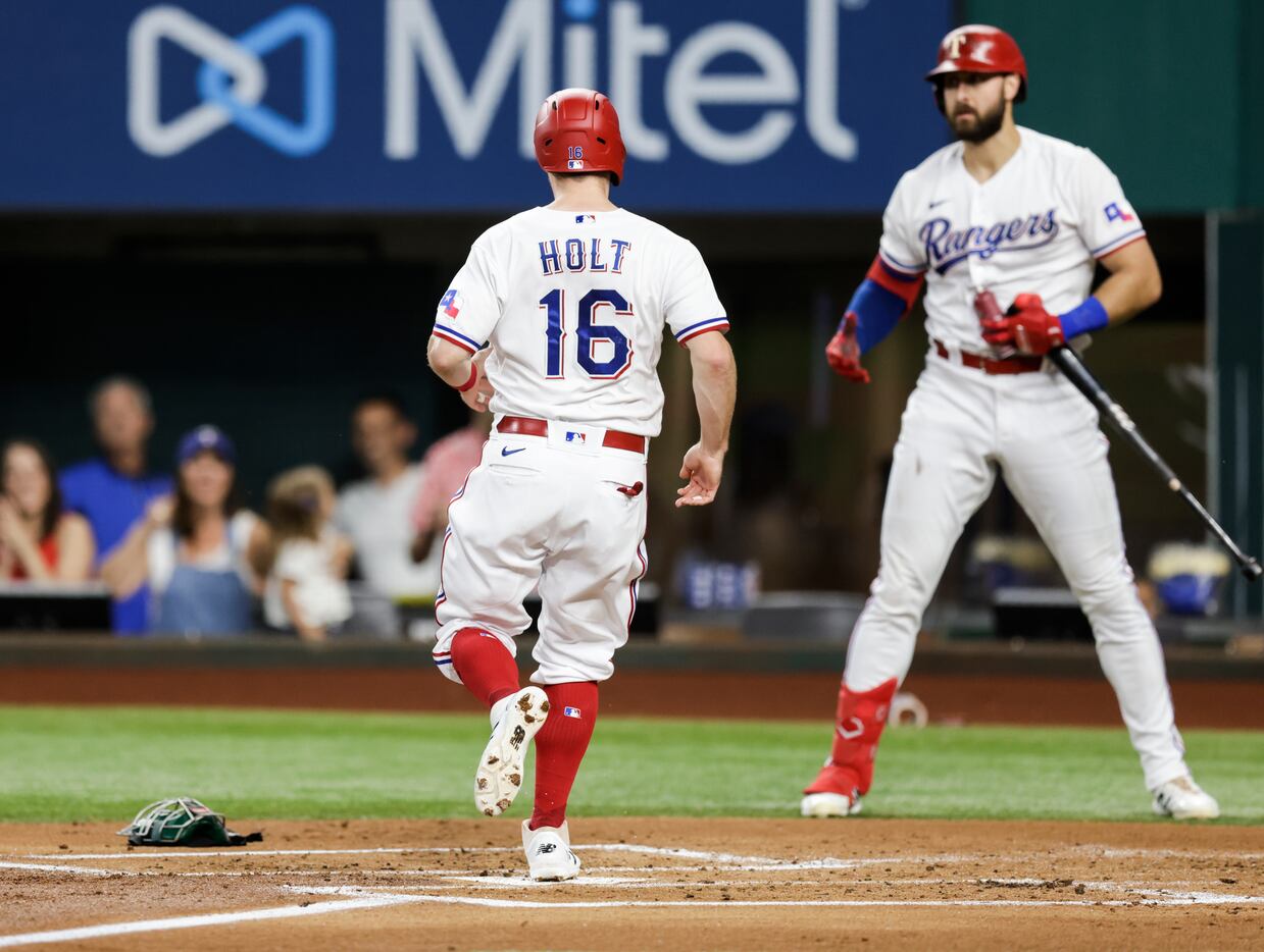 After emotional return to Texas, Elvis Andrus delivers in A's 13