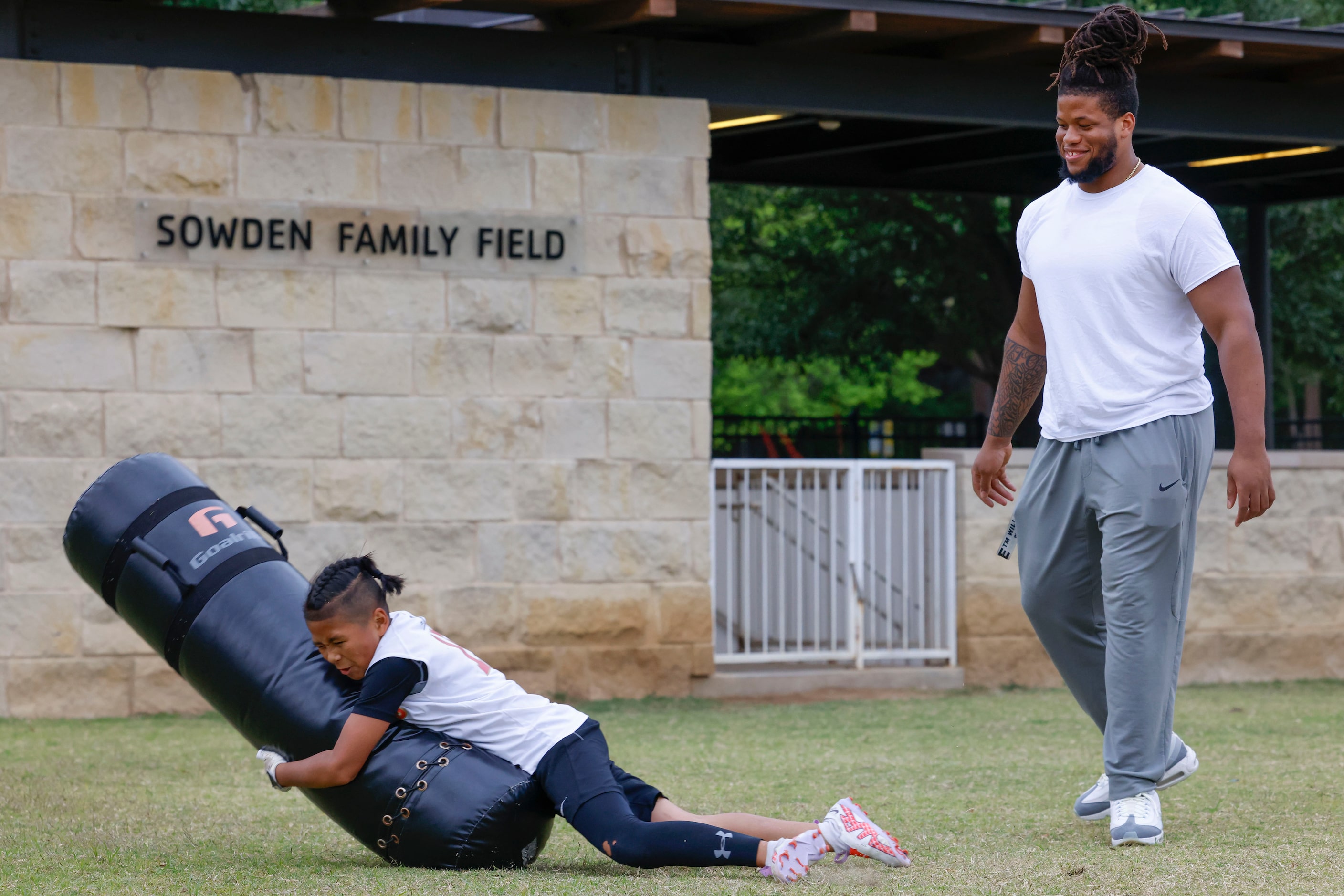 SMU’s Jordan Miller (right) watches as Julian Sauceda take part in a special session of...