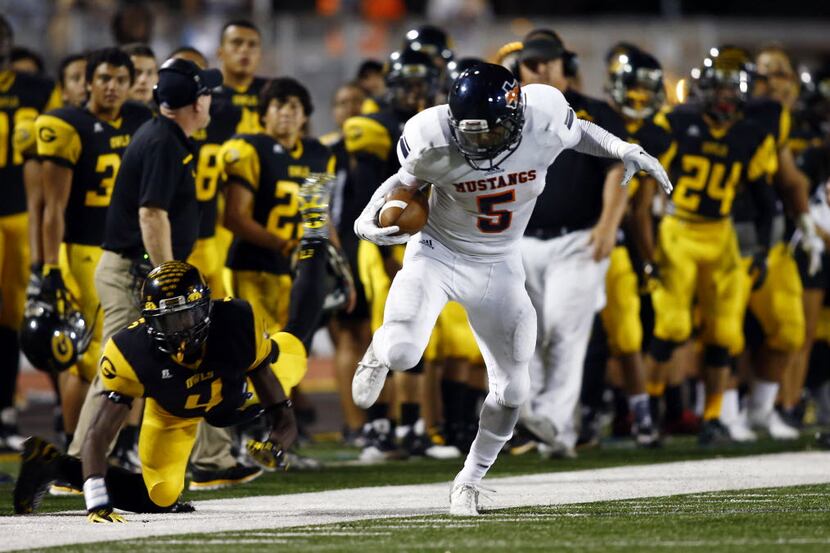 Sachse wide receiver Devin Duvernay (5) steps out of bounds negating what would have been a...