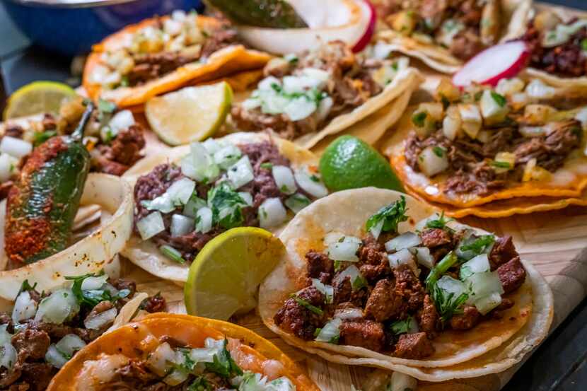 Los tacos son una de las comidas mexicanas más tradicionales y con más variedad, y cuando se...
