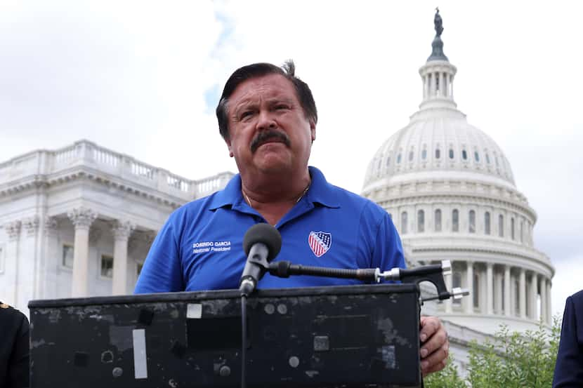 Domingo García dijo que los demócratas debieron defender al candidato Joe Biden cada vez que...