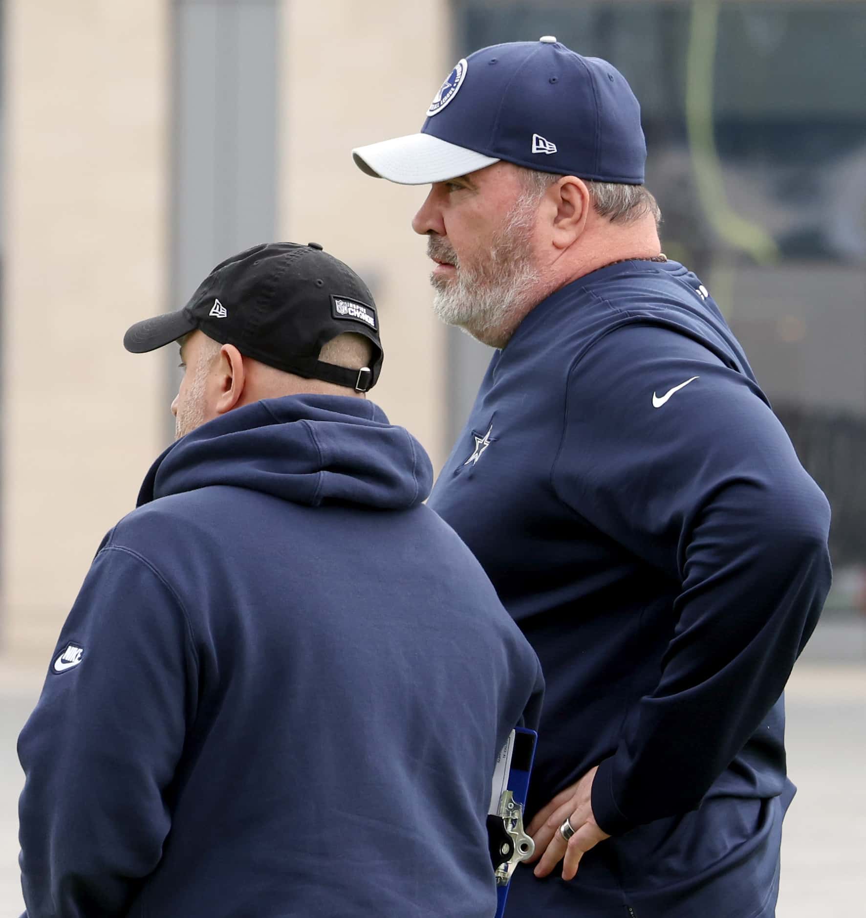 Dallas Cowboys head coach Mike McCarthy, right, looks on as his players go through a series...