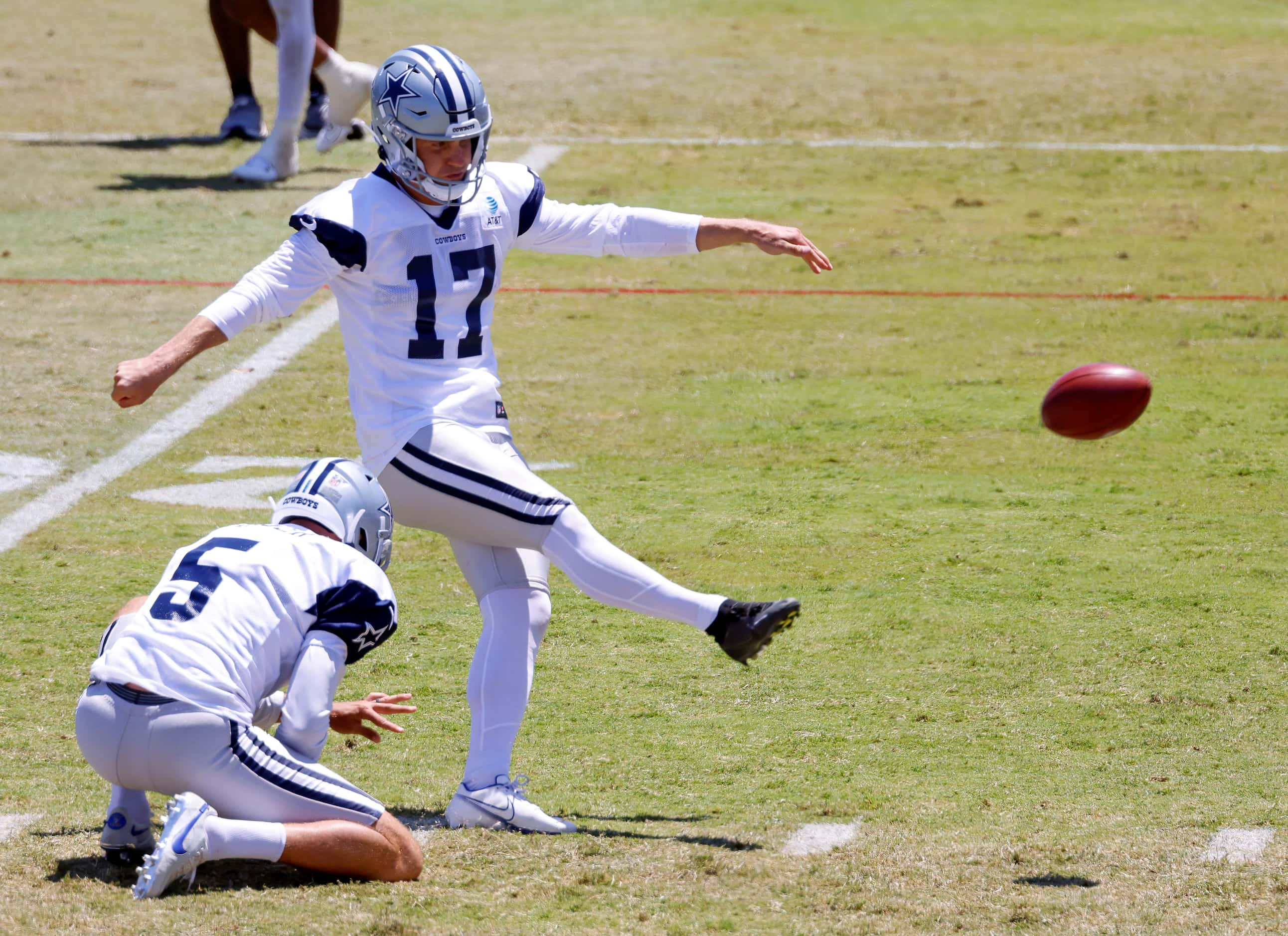 Dallas Cowboys place kicker Brandon Aubrey (17) kicks a field goal as the offense faced the...