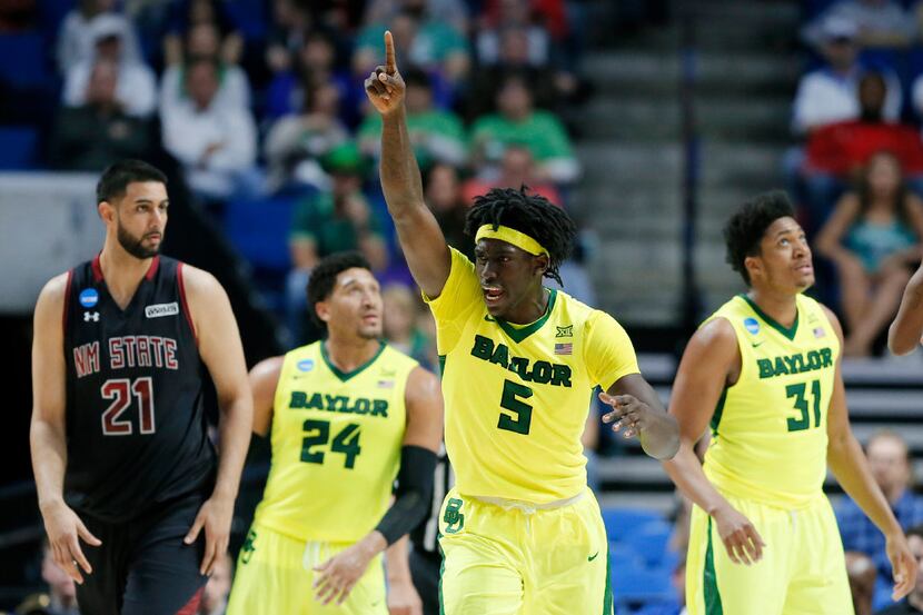 Baylor's Johnathan Motley (5) celebrates a New Mexico State turnover as Tanveer Bhullar...