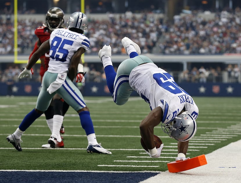 Dallas Cowboys running back DeMarco Murray (29) dives for the endzone pylon for a first...