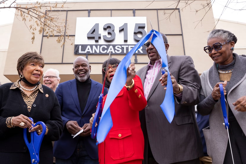 (From left) U.S. Rep Eddie Bernice Johnson, UNT Dallas President Bob Mong, Emmitt Smith,...