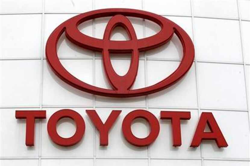 En esta imagen del 30 de marzo de 2011 aparece el logo de Toyota en Wilsonville Toyota, en...