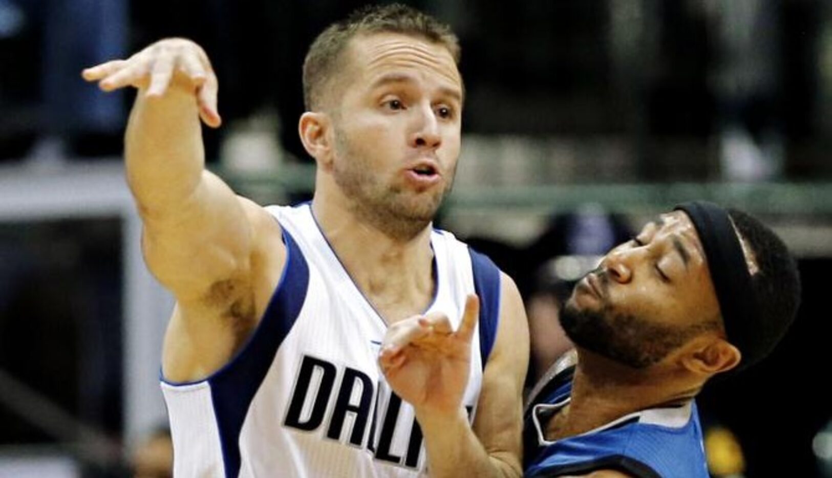 El guardia J.J. Barea (izq.) y los Mavericks son la mejor ofensiva de la NBA. (DMN/G.J....