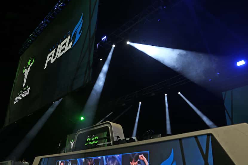 Dallas Fuel prepares for match. Dallas fuel vs. Houston Outlaws Overwatch League match on...