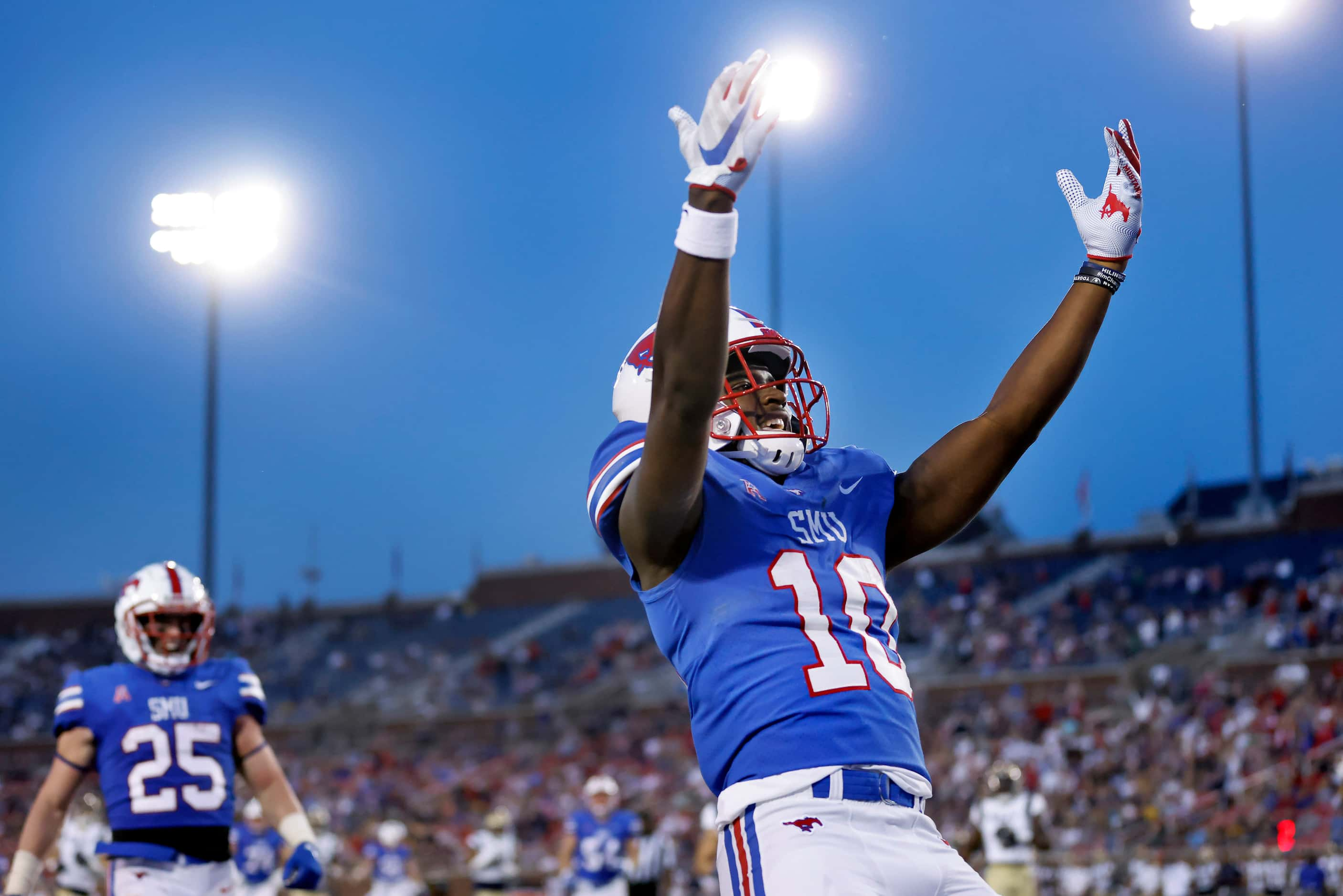 Southern Methodist Mustangs wide receiver Dylan Goffney (10) celebrates his first quarter...