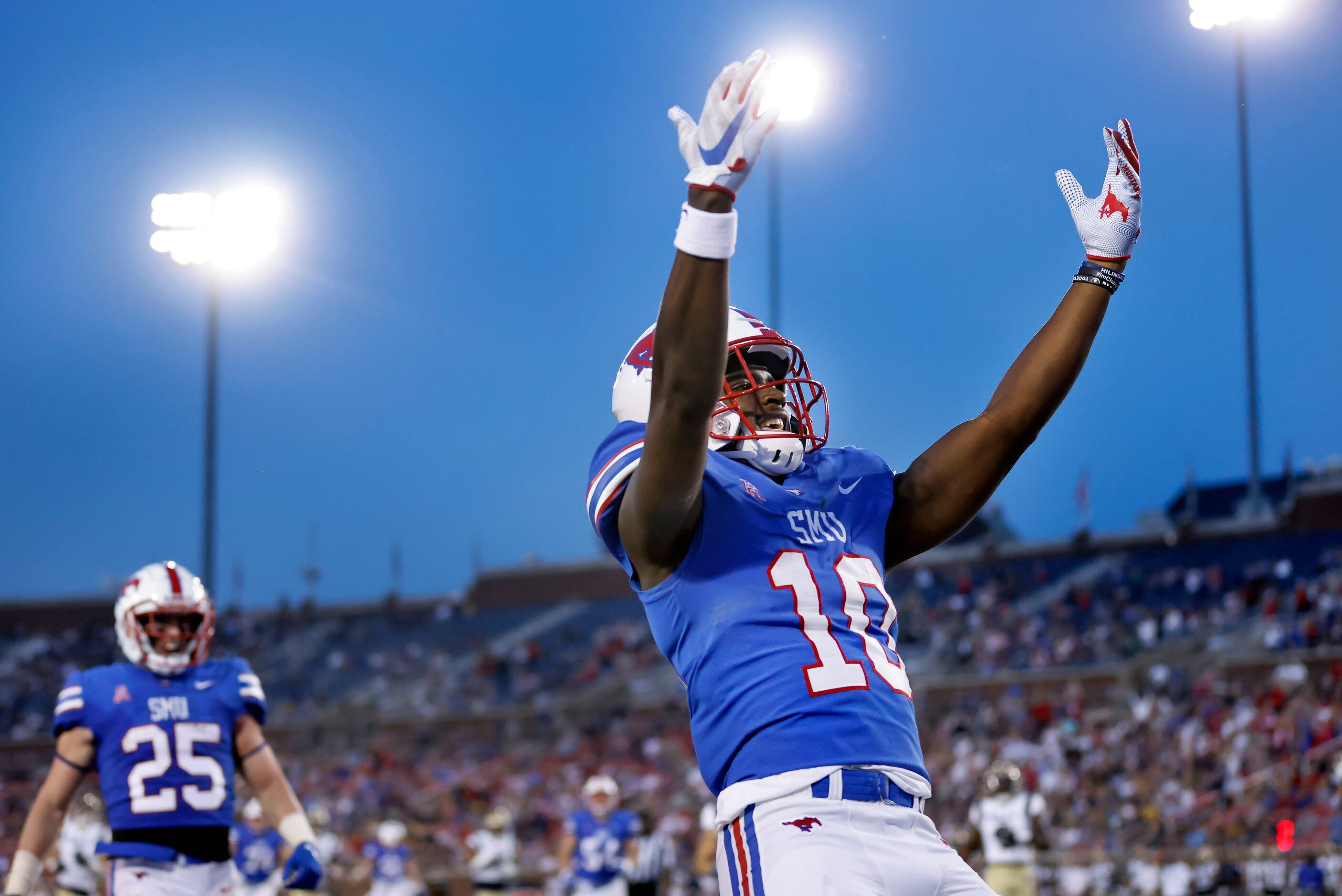 Southern Methodist Mustangs wide receiver Dylan Goffney (10) celebrates his first quarter...