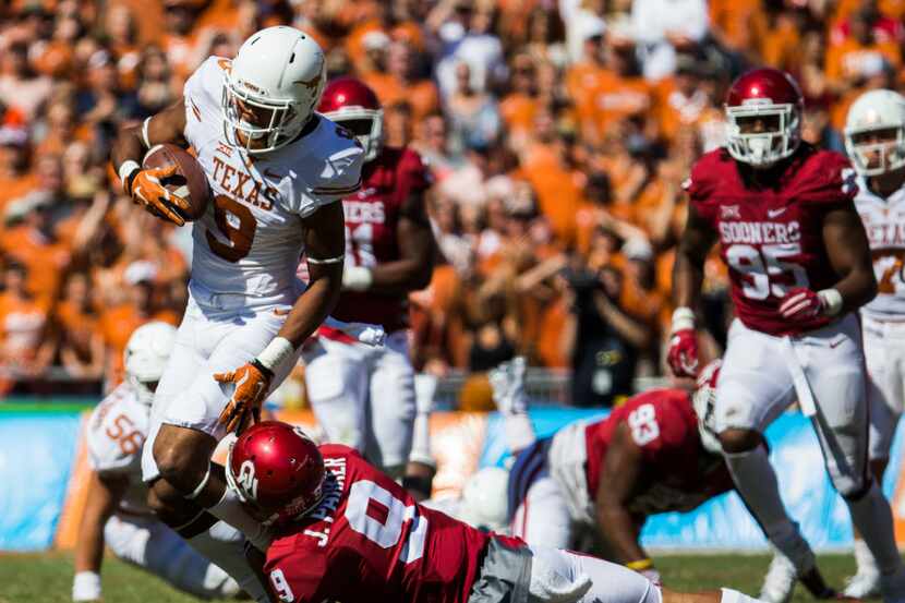 Texas Longhorns wide receiver Collin Johnson (9) is tackled by Oklahoma Sooners linebacker...