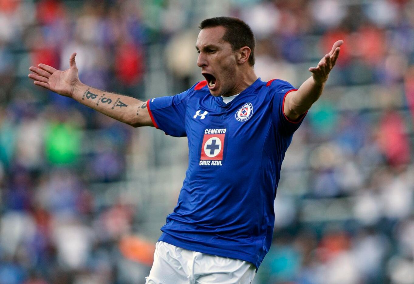 Cristian Chaco Giménez y Cruz Azul deben preocuparse por alejarse del descenso durante el...