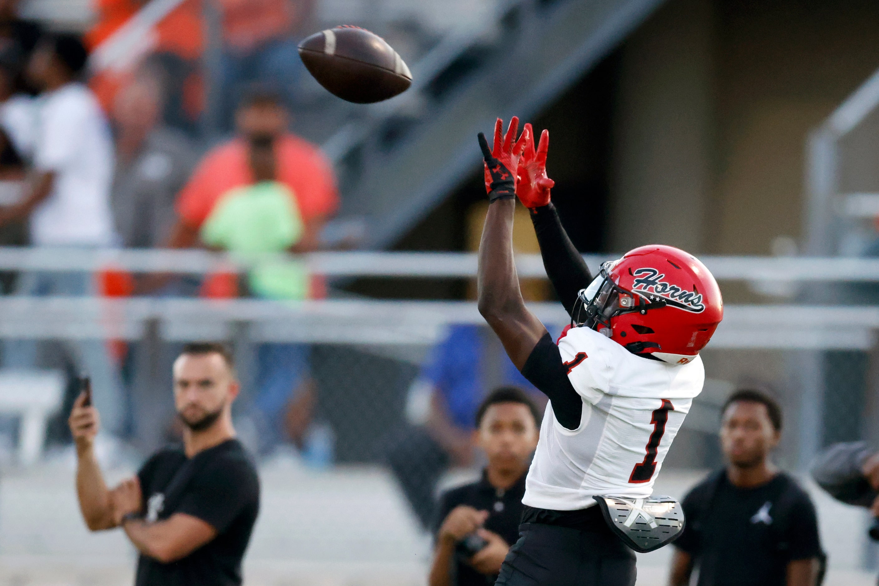 Cedar Hill wide receiver Cedric Mills (1) completes a catch for a first down during the...