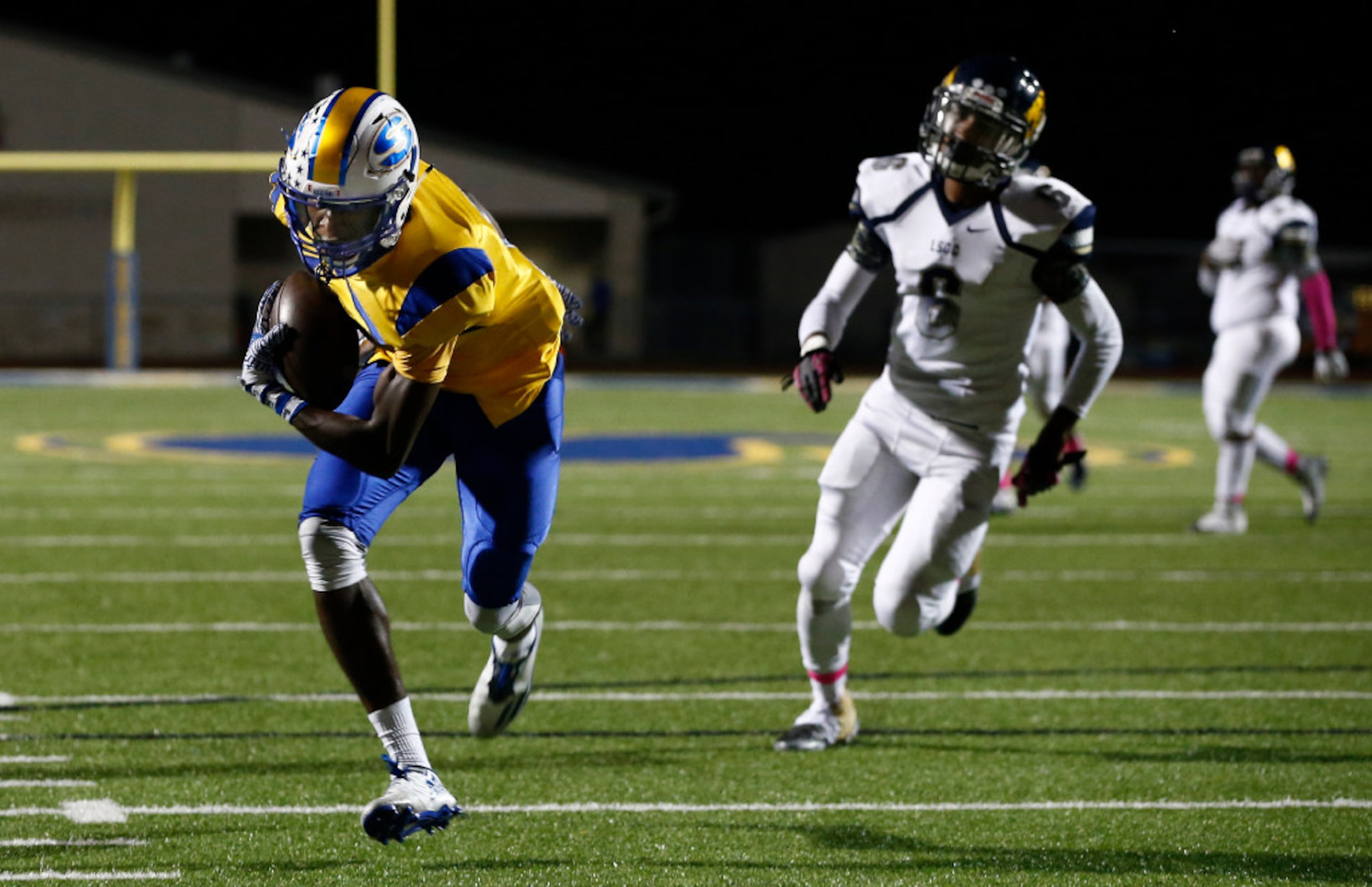 Sunnyvale wide receiver Chima Ennyinna (1) makes the catch for a touchdown as Life Oak Cliff...